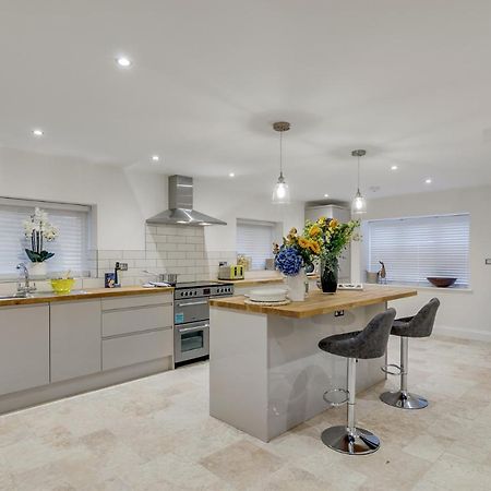 Spacious 6-Bed Home, Near The Norfolk Broads Clippesby Esterno foto