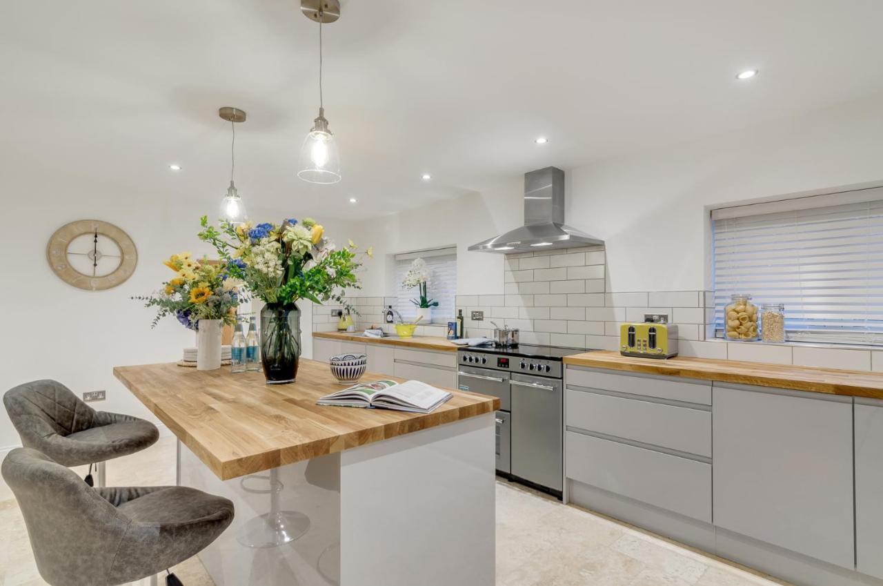 Spacious 6-Bed Home, Near The Norfolk Broads Clippesby Esterno foto