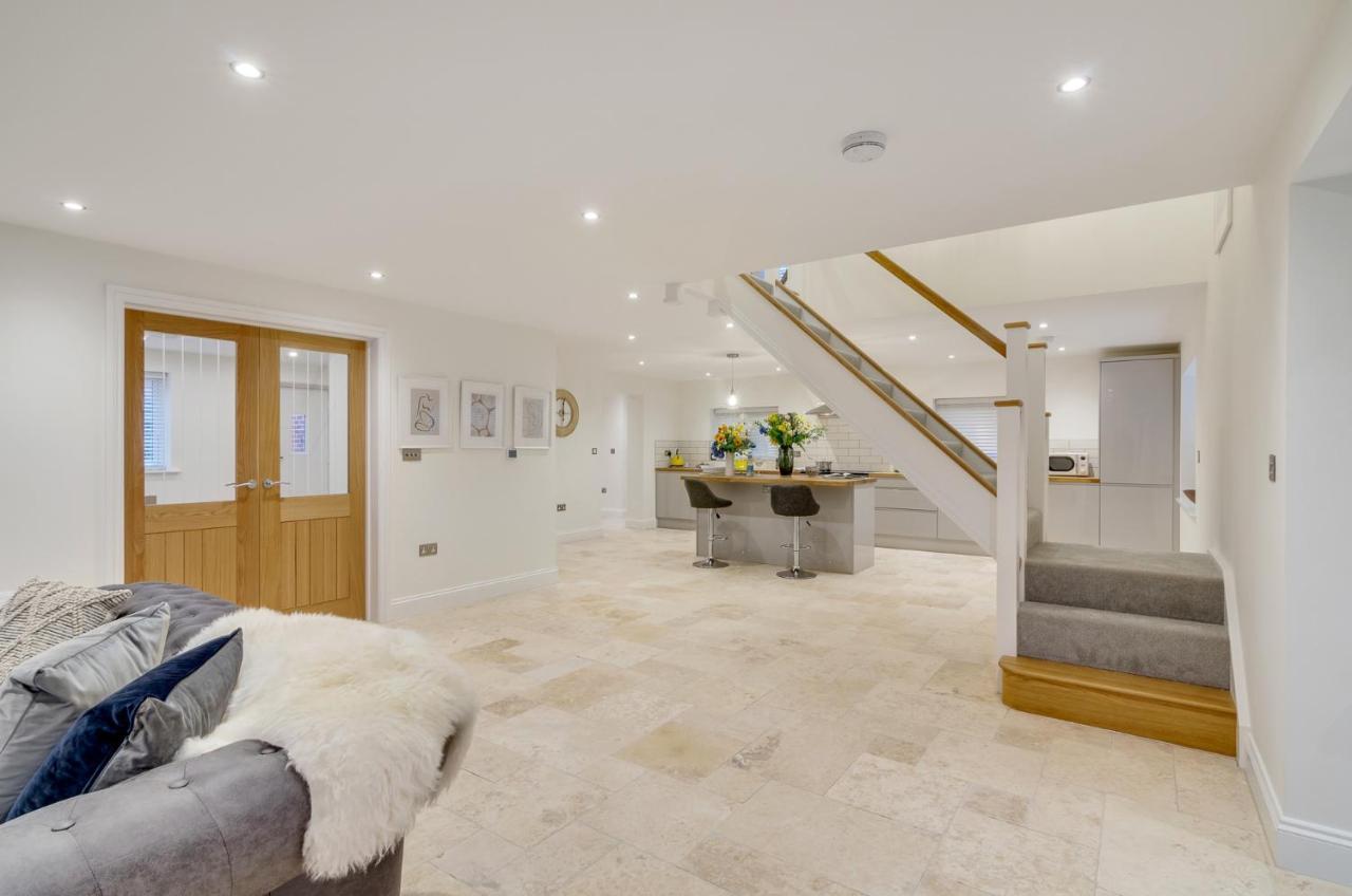 Spacious 6-Bed Home, Near The Norfolk Broads Clippesby Esterno foto