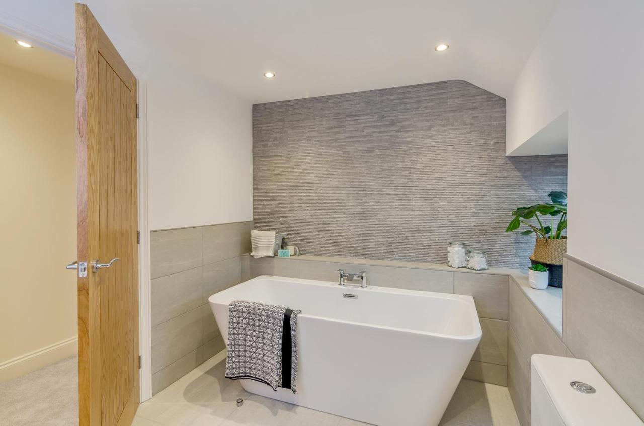 Spacious 6-Bed Home, Near The Norfolk Broads Clippesby Esterno foto