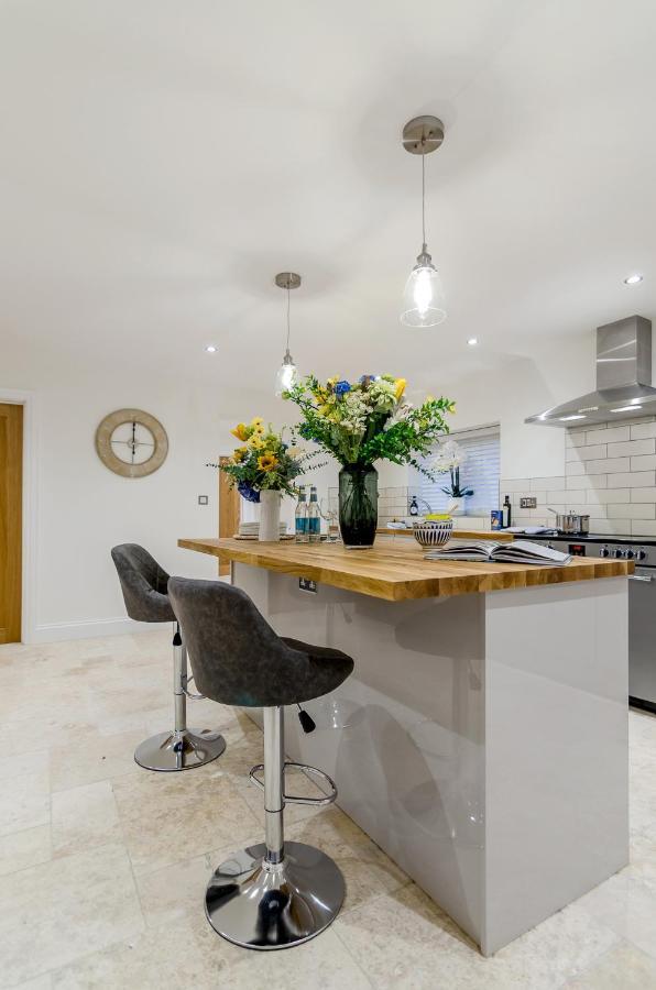 Spacious 6-Bed Home, Near The Norfolk Broads Clippesby Esterno foto
