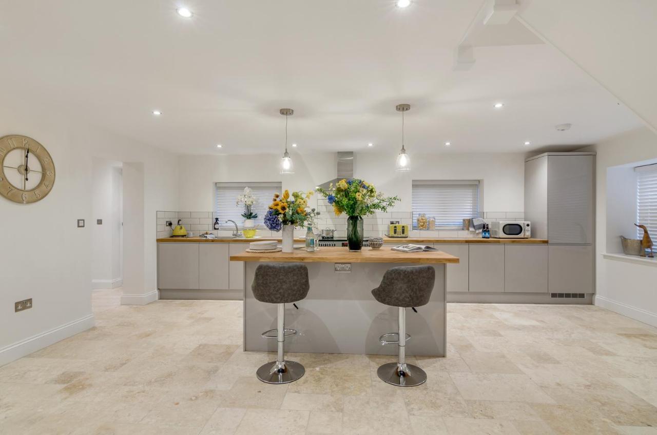 Spacious 6-Bed Home, Near The Norfolk Broads Clippesby Esterno foto