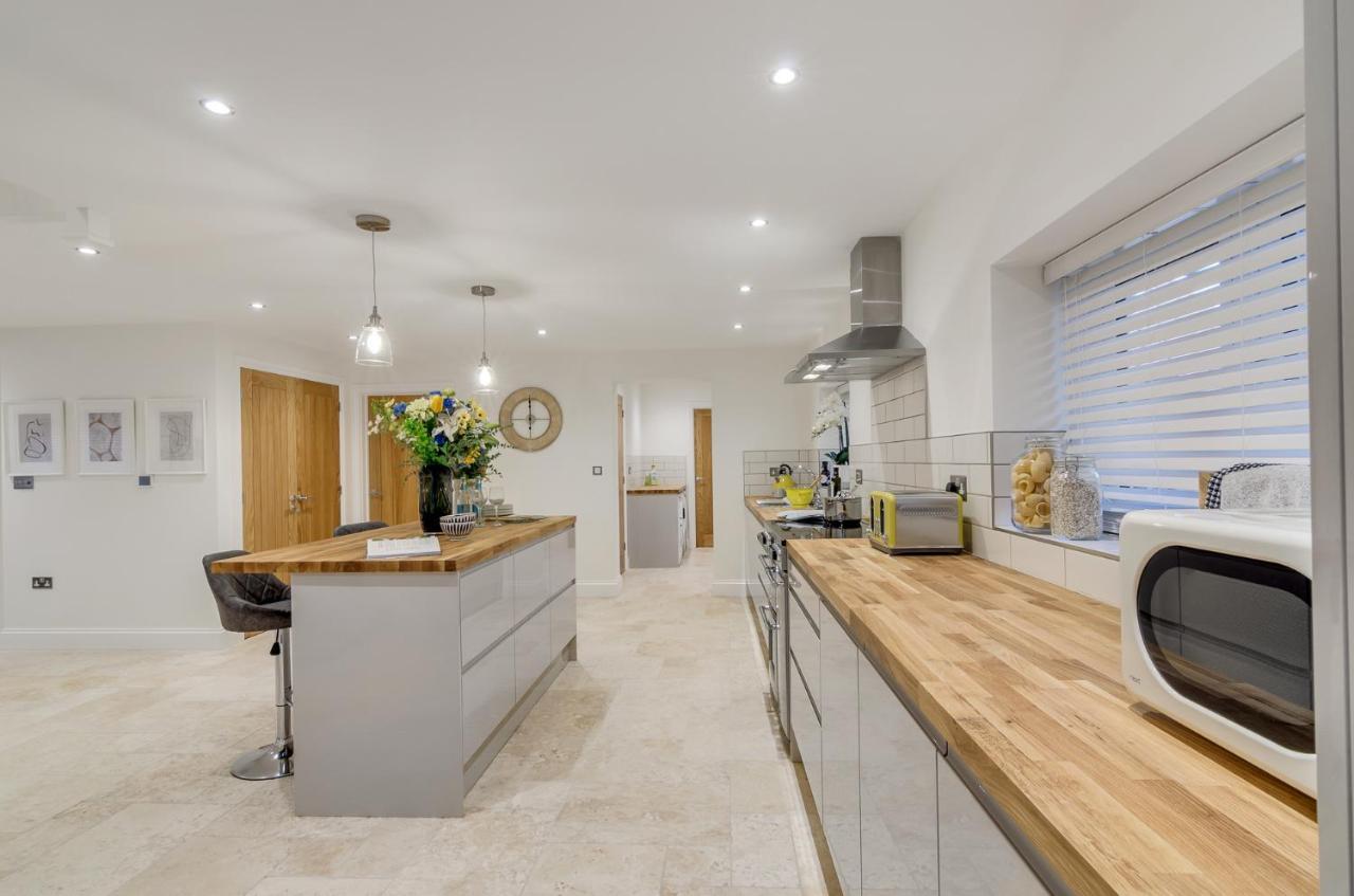 Spacious 6-Bed Home, Near The Norfolk Broads Clippesby Esterno foto