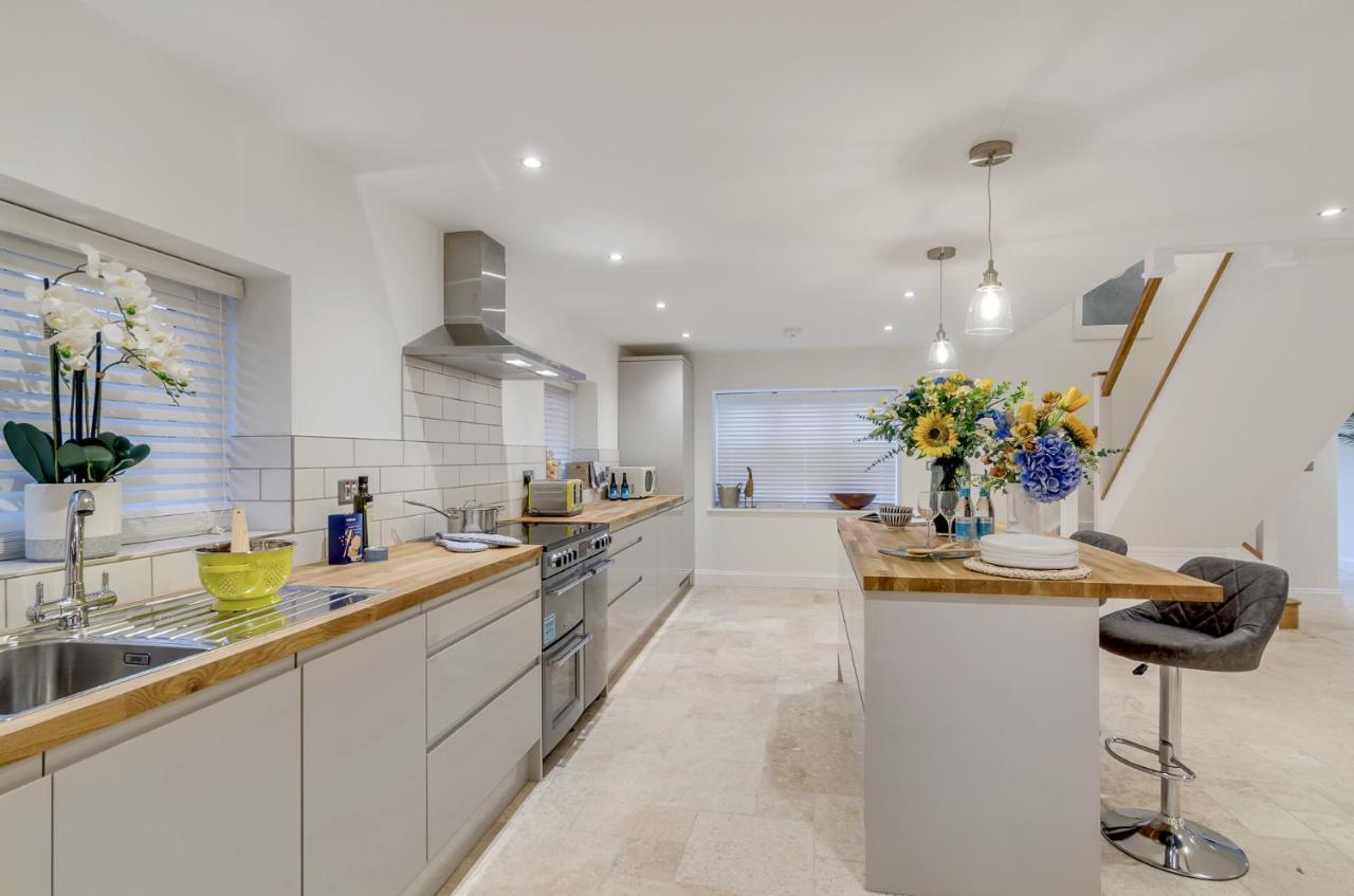 Spacious 6-Bed Home, Near The Norfolk Broads Clippesby Esterno foto