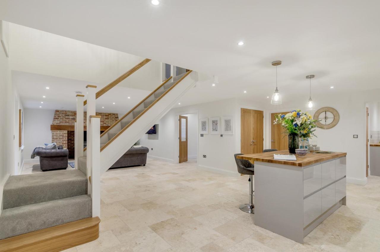 Spacious 6-Bed Home, Near The Norfolk Broads Clippesby Esterno foto