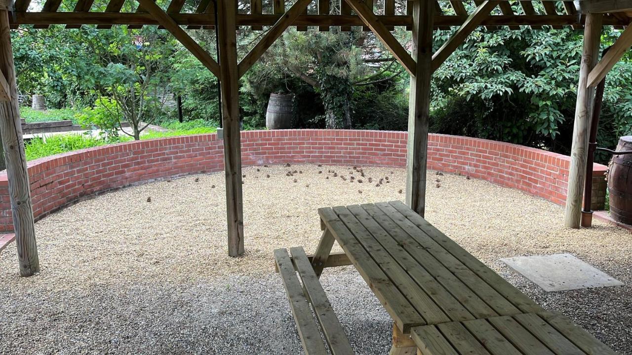 Spacious 6-Bed Home, Near The Norfolk Broads Clippesby Esterno foto