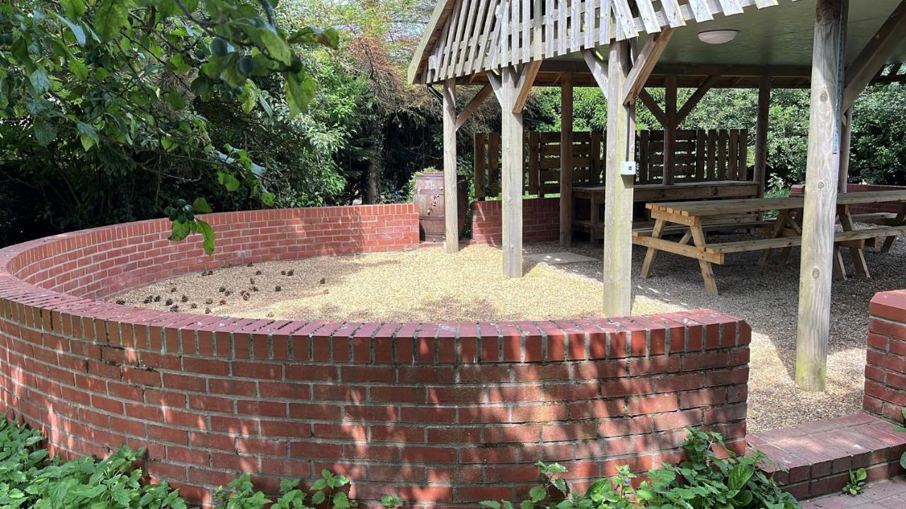 Spacious 6-Bed Home, Near The Norfolk Broads Clippesby Esterno foto